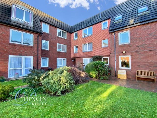 Flat for sale in Tricketts Cross, Ferndown