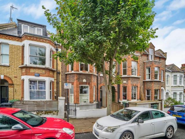 Flat for sale in West Hampstead, Greater London