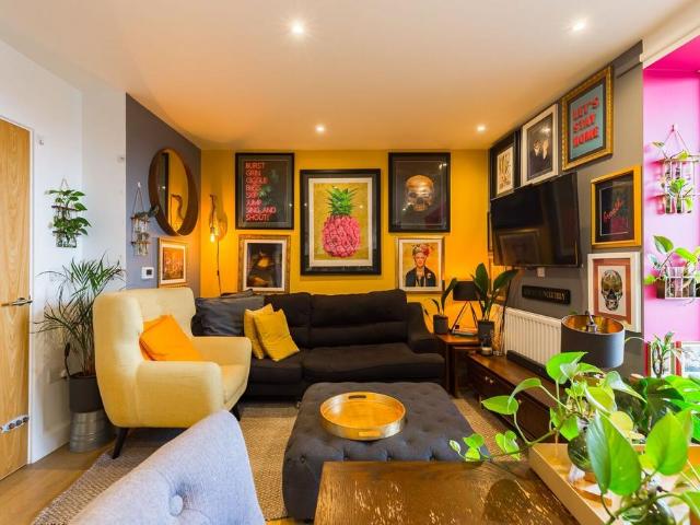 Flat for sale in Bromley-by-Bow, Greater London