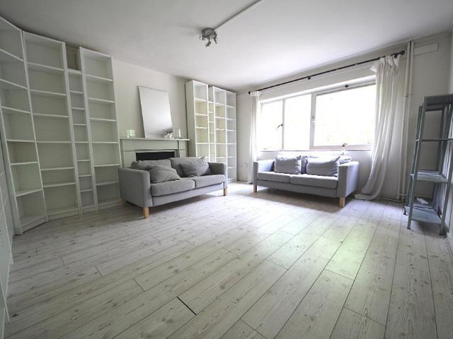 Flat for sale in Kennington, Greater London