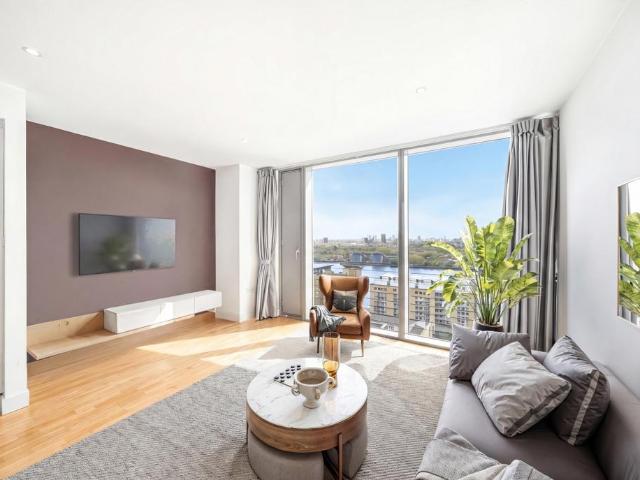 Flat for sale in Canary Wharf, Greater London