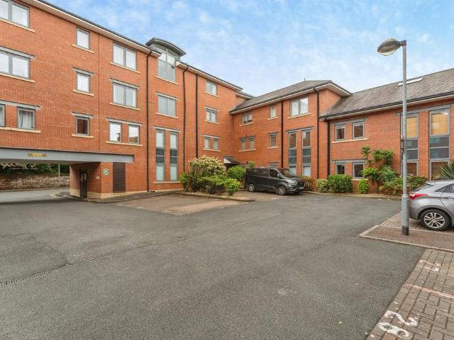 Flat for sale in Hough Green, Two Mills