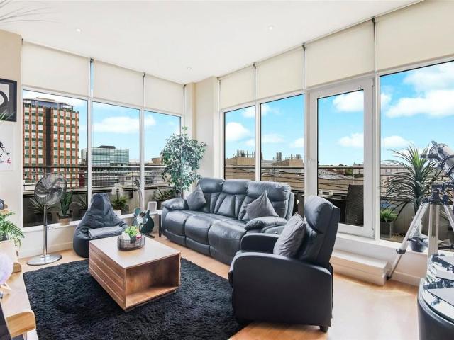 Flat for sale in Merchant City, Scotland