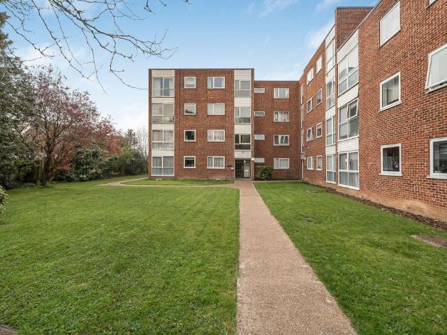 Flat for sale in Ashford Common, Lower Halliford