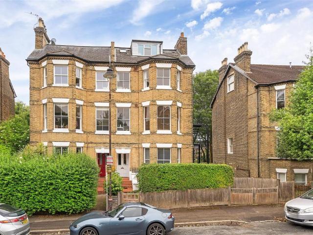 Flat for sale in Crystal Palace, Greater London
