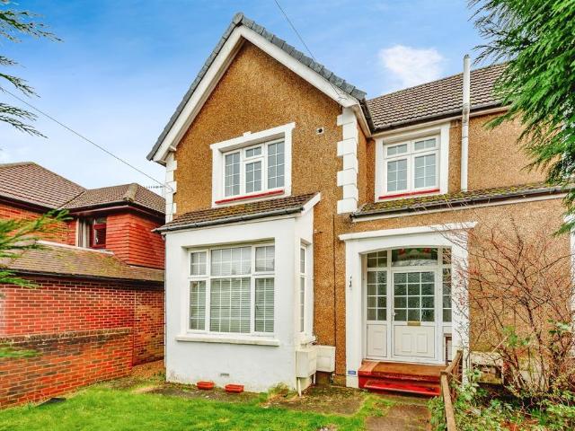 Flat for sale in Meath Green, Reigate and Banstead