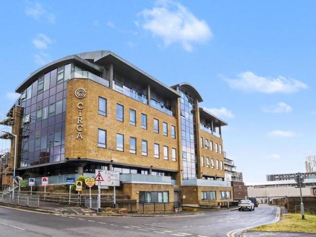 Flat for sale in Easthampstead, Bracknell