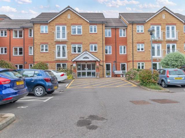 Flat for sale in King's Walden, Hertfordshire