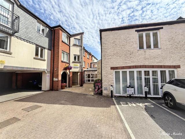 Flat for sale in Moresk, Penweathers