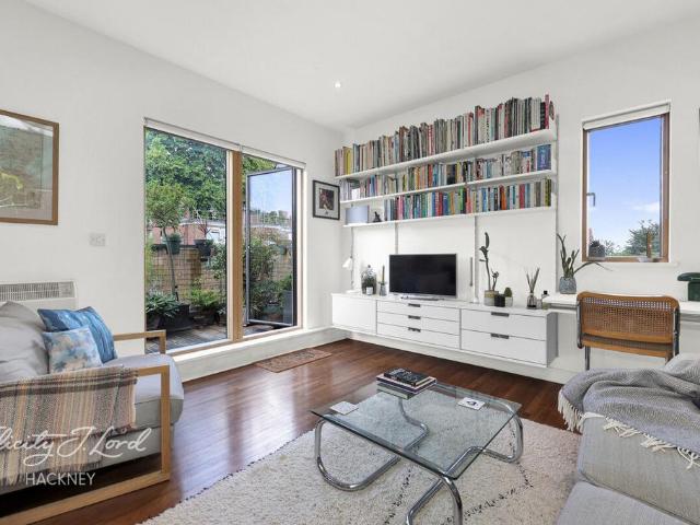 Flat for sale in Clapton, Upper Clapton