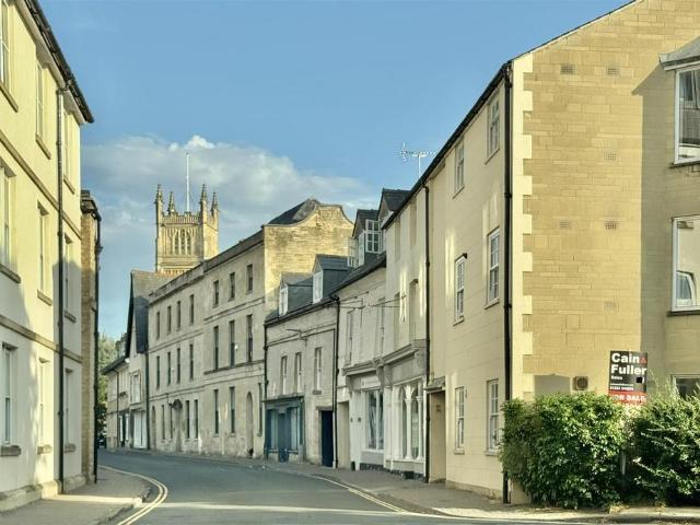 Flat for sale in Fossebridge, Gloucestershire