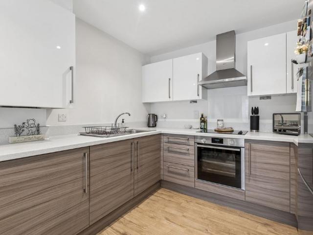 Flat for sale in Pin Green Industrial Area, Shephall