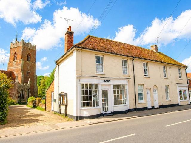 Flat for sale in Dale Hill, Essex
