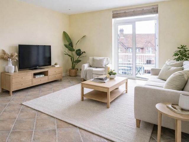 Flat for sale in Holtspur, Forty Green