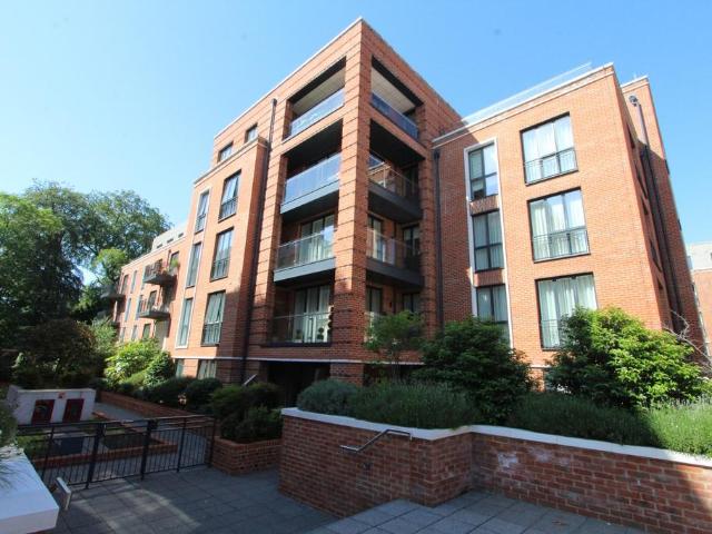 Flat for sale in Hampshire