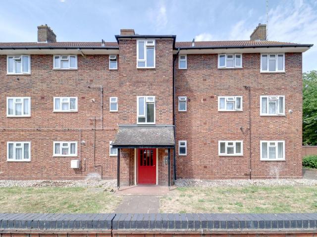 Flat for sale in South Ockendon, Essex