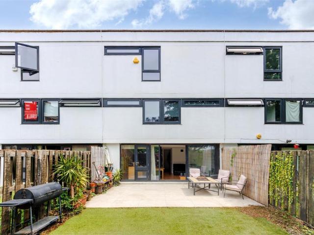 Flat for sale in Gospel Oak, Greater London