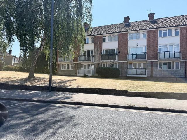 Flat for sale in Pinner, Greater London