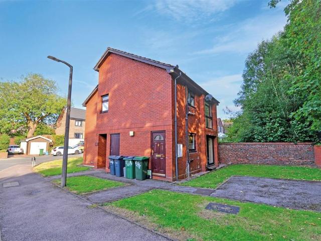 Flat for sale in High Haden, Blackheath