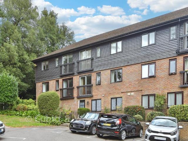 Flat for sale in Sunnyside, Mid Sussex