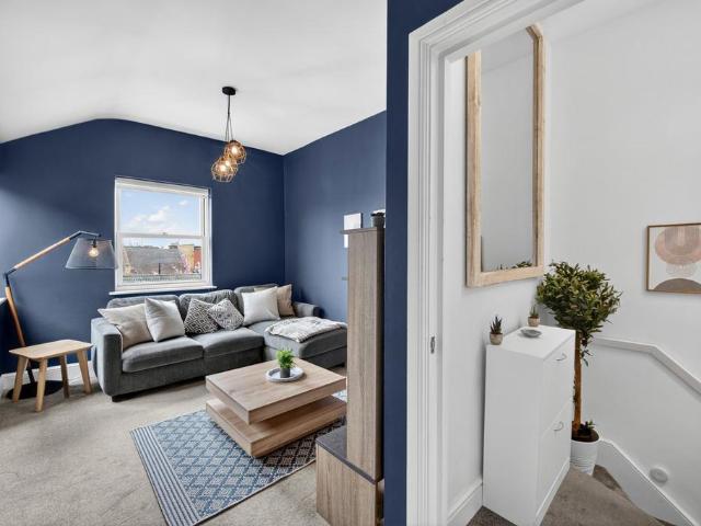Flat for sale in East Sheen, Greater London