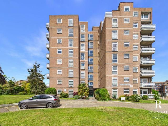 Flat for sale in Wallington, Greater London