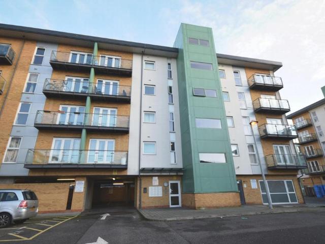 Flat for sale in Hatfield, Fretherne