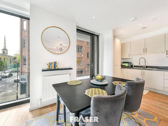 Flat for sale in Finsbury, Greater London