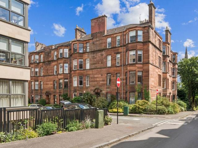 Flat for sale in Dowanhill, Scotland