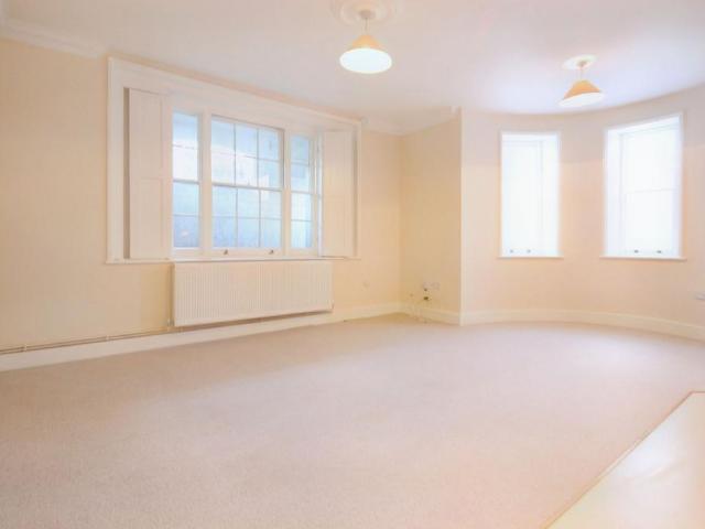 Flat for sale in Royal Tunbridge Wells, Tunbridge Wells