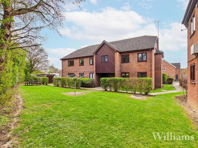 Flat for sale in Southcourt, Aylesbury
