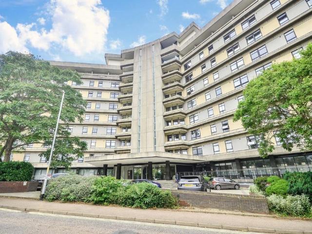 Flat for sale in Willesborough, Bridgefield