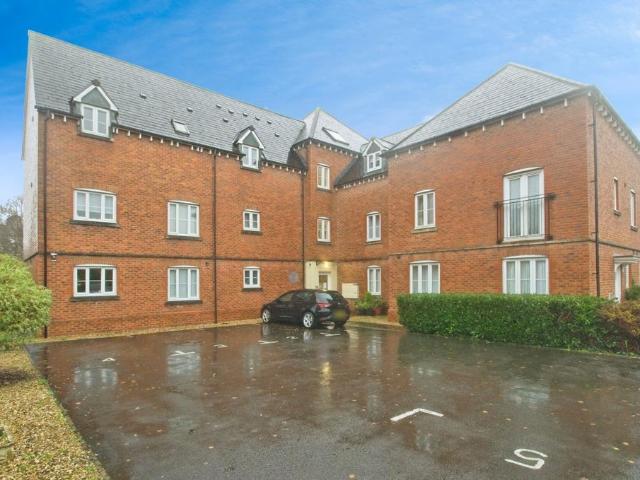 Flat for sale in Coedkernew, Wales