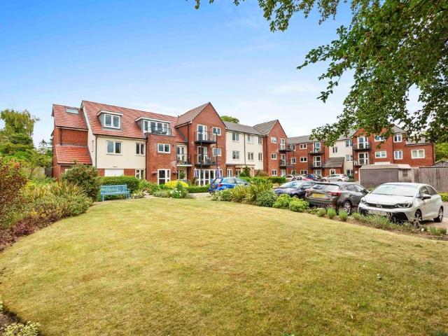 Flat for sale in Princes Risborough, Buckinghamshire