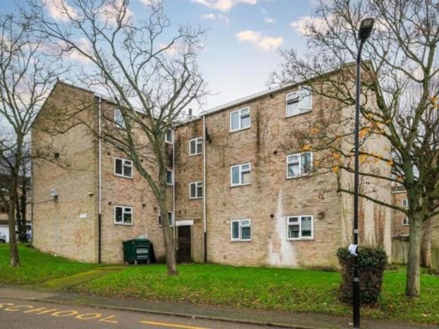 Flat for sale in Chingford, Greater London