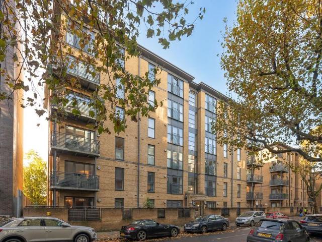 Flat for sale in Bermondsey, Greater London