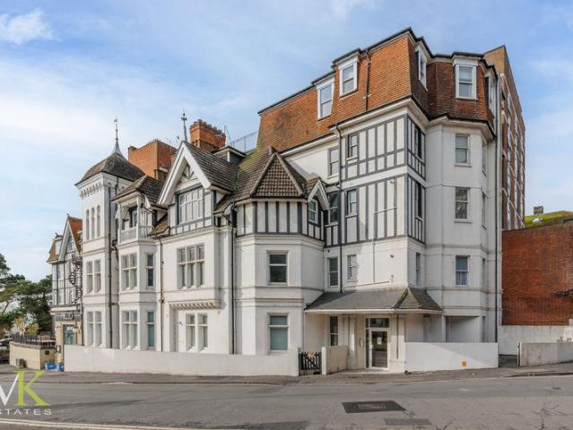 Flat for sale in West Cliff, Bournemouth