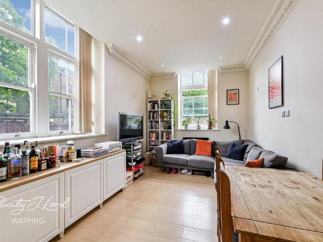 Flat for sale in St. George in the East, Wapping
