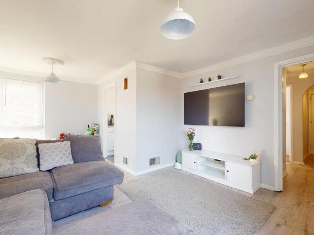 Flat for sale in Gravesend, Gravesham