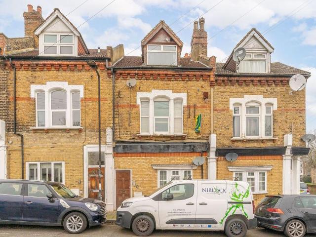 Flat for sale in London Borough of Bromley, Greater London