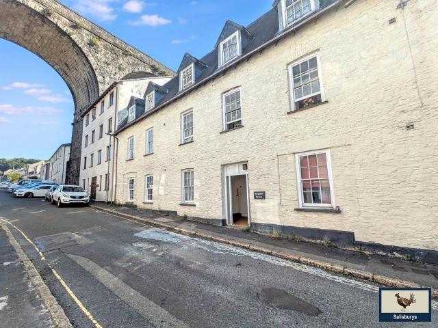 Flat for sale in Weir Quay, Devon