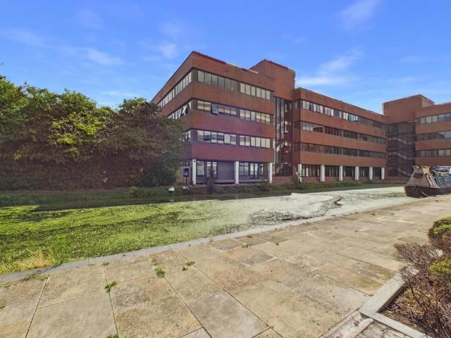 Flat for sale in Walton, Aylesbury