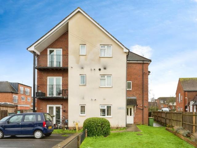 Flat for sale in Eastleigh, Helford
