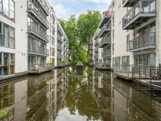 Flat for sale in Clapton, Greater London