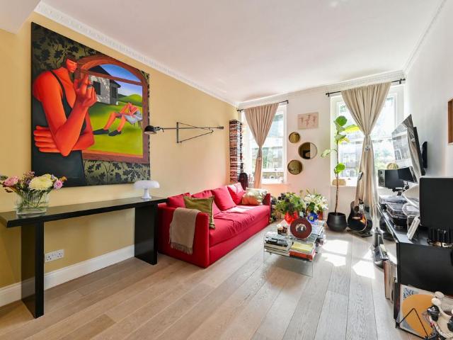 Flat for sale in Elephant and Castle, Greater London