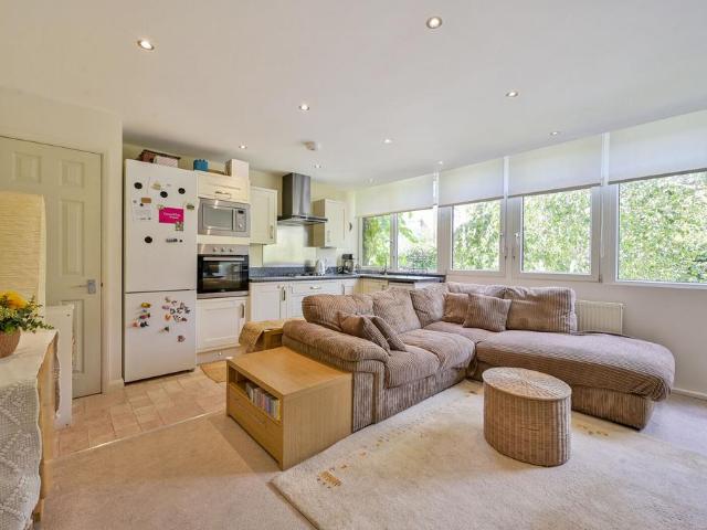 Flat for sale in Putney, Greater London