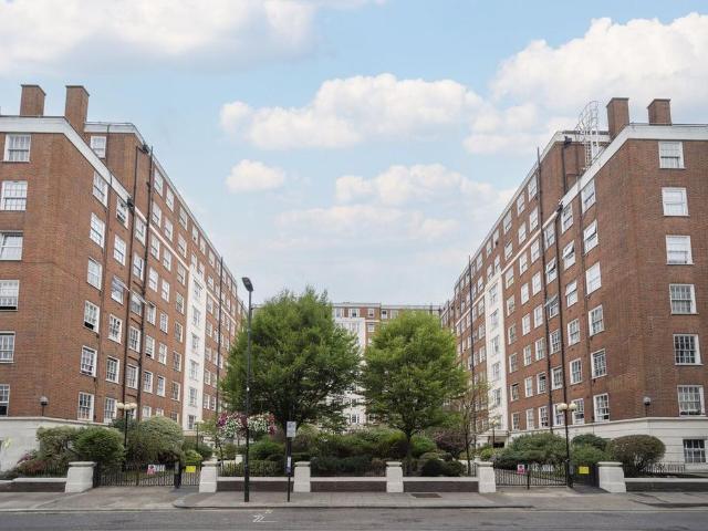 Flat for sale in Paddington, Greater London
