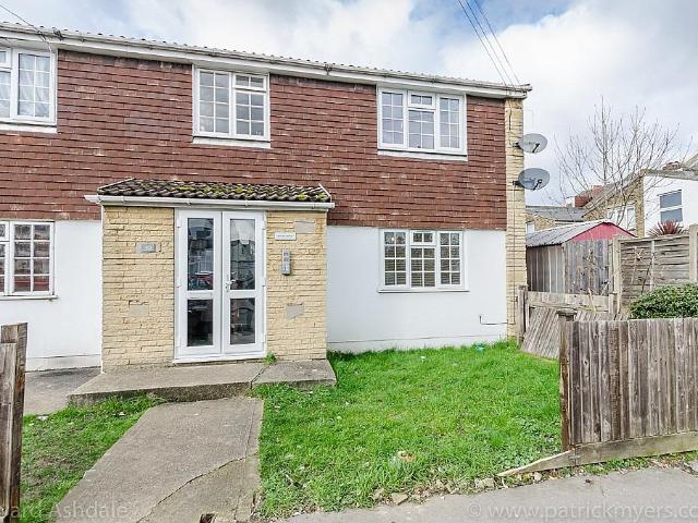 Flat for sale in London Borough of Croydon, South Norwood
