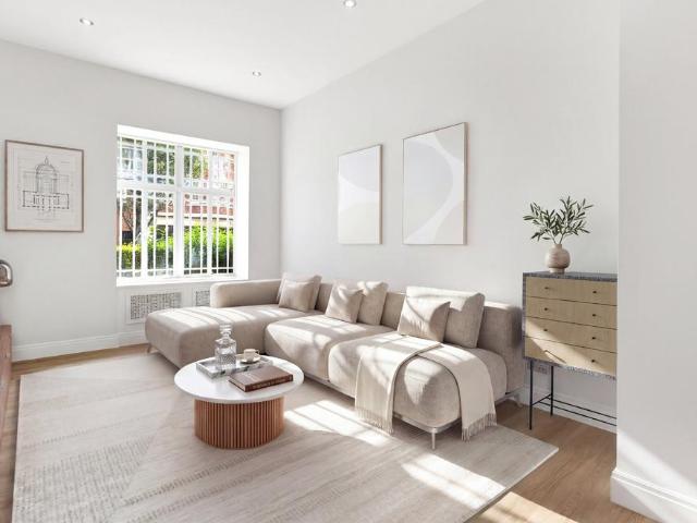 Flat for sale in Bayswater, Greater London