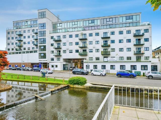 Flat for sale in The Image, Pouchen End